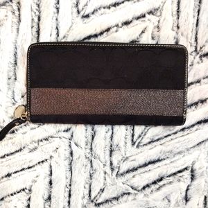 Coach zipper wallet AUTHENTIC